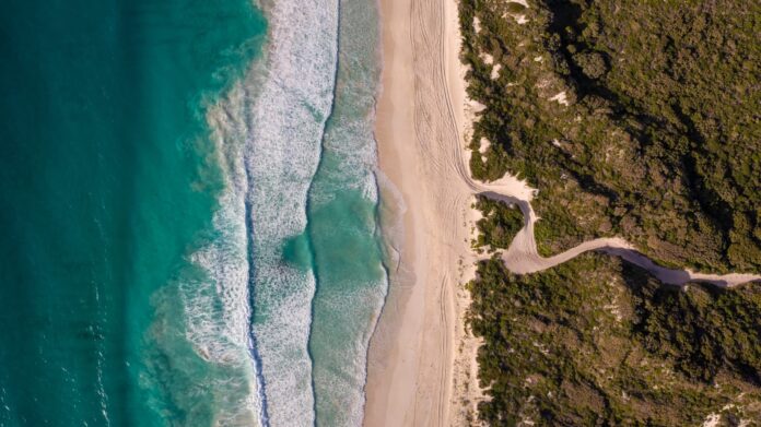 5 Pantai Tersembunyi di Australia Barat, Air Turquoise dan Alamnya Bikin Takjub