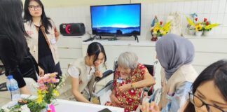 Sentuhan Hangat Eca Aura di Hari Kartini, Dari Oma-Oma Hingga UMKM Bikin Haru Sentuhan Hangat Eca Aura di Hari Kartini, Dari Oma-Oma Hingga UMKM Bikin Haru