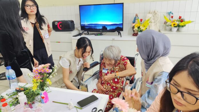 Sentuhan Hangat Eca Aura di Hari Kartini, Dari Oma-Oma Hingga UMKM Bikin Haru