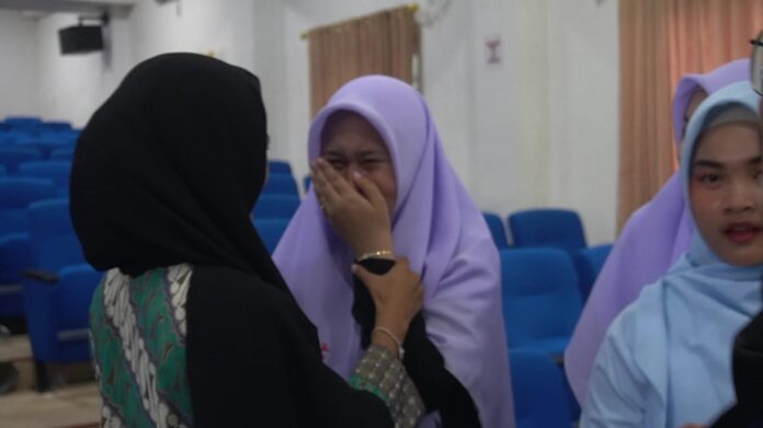 “Kami Belum Siap Pulang…” Tangis Pelajar Thailand Pecah di Leuwiliang