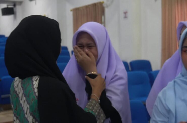 “Kami Belum Siap Pulang…” Tangis Pelajar Thailand Pecah di Leuwiliang “Kami Belum Siap Pulang…” Tangis Pelajar Thailand Pecah di Leuwiliang