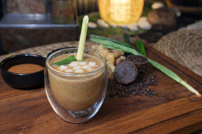 Aston Simatupang Sajikan Minuman Favorit Kartini