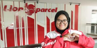 Kartini Modern! Perempuan Ini Lawan Tantangan Jadi Kurir di Tengah Jalan Kartini Modern! Perempuan Ini Lawan Tantangan Jadi Kurir di Tengah Jalan