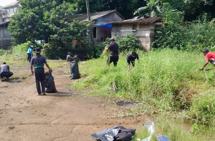 Warga Sukasari dan Komunitas Seni Gelar Aksi Bersih Ciliwung Peringati Hari Bumi 2026 Aksi Nyata Hari Bumi, Warga dan Seniman Bogor Turun Bersihkan Sungai