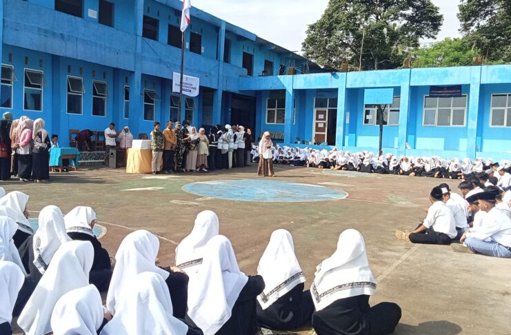 Harapan Baru Siswa Bogor! Sumur Bor Air Bersih Resmi Digunakan di Triwijaya Ciadeg Harapan Baru Siswa Bogor! Sumur Bor Air Bersih Resmi Digunakan di Triwijaya Ciadeg