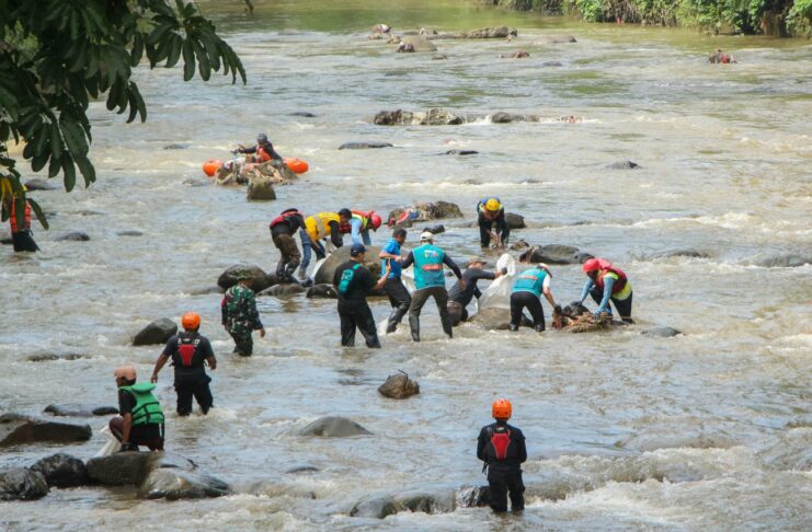 Dari Musik ke Aksi Lingkungan, Sunset di Kebun Bersihkan Ciliwung di Kebun Raya Bogor Dari Musik ke Aksi Lingkungan, Sunset di Kebun Bersihkan Ciliwung di Kebun Raya Bogor