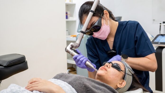 Tak Hanya Jerawat, Pico Laser Ternyata Bisa Bikin Kulit Lebih Muda