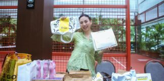 Dari Anggun ke Sporty! Aksi Padel Berkebaya Ini Jadi Sorotan “Dari Anggun ke Sporty! Aksi Padel Berkebaya Ini Jadi Sorotan”