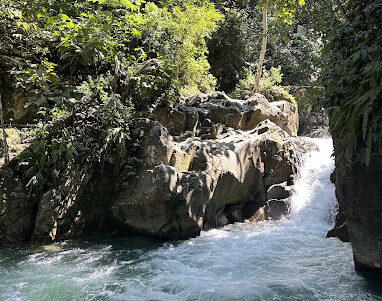 Hidden Gem di Jonggol! Curug Cibaliung Punya Air Biru Toska yang Bikin Takjub Hidden Gem di Jonggol! Curug Cibaliung Punya Air Biru Toska yang Bikin Takjub