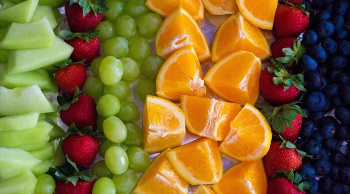 Benarkah Makan Buah Saat Perut Kosong Bisa Cegah Kanker? Ini Fakta & Cara Sehat Konsumsinya Benarkah Makan Buah Saat Perut Kosong Bisa Cegah Kanker? Ini Fakta & Cara Sehat Konsumsinya