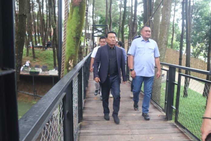 Bupati Bogor Dorong Investasi Ramah Lingkungan, Resmikan Kafe Warisan Kopi di Babakan Madang