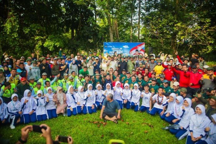 Gerakan Indonesia ASRI Digelar di Bogor, 700 Peserta Turun Bersihkan Situ Gede Aksi Bersih Situ Gede Warnai Pencanangan Gerakan Indonesia ASRI di Kota Bogor