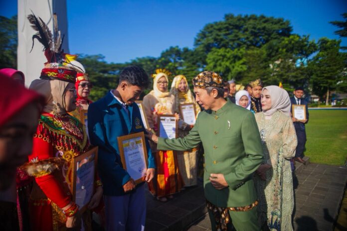 Tak Biasa! Hardiknas di Bogor Diramaikan Senam Positif dan Pentas Seni