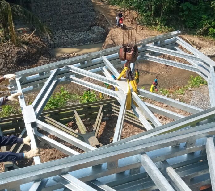 Jembatan Cigoha Tanjungsari Ambruk, Pemkab Bogor Mulai Pasang Jembatan Bailey Jembatan Cigoha Tanjungsari Ambruk, Pemkab Bogor Mulai Pasang Jembatan Bailey