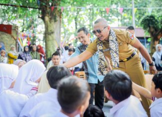 Jenal Mutaqin Apresiasi Sekolah Islam Ibnu Hajar yang Jadi Filter di Era Digital Jenal Mutaqin Apresiasi Sekolah Islam Ibnu Hajar yang Jadi Filter di Era Digital