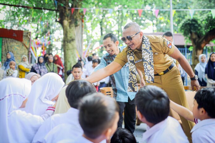 Jenal Mutaqin Apresiasi Sekolah Islam Ibnu Hajar yang Jadi Filter di Era Digital