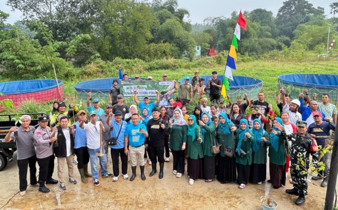 Jonggol Hijau! Pemkab Bogor Bersama Warga Gelar Aksi Bersih dan Penanaman Pohon Serentak Jonggol Hijau! Pemkab Bogor Bersama Warga Gelar Aksi Bersih dan Penanaman Pohon Serentak
