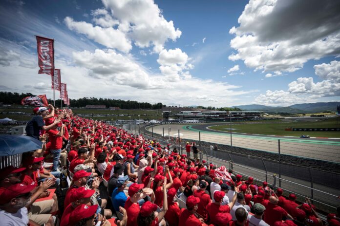 MotoGP Italia 2026 Makin Gila! Tribun Ducati Jadi Tempat Favorit Para Fans Merah