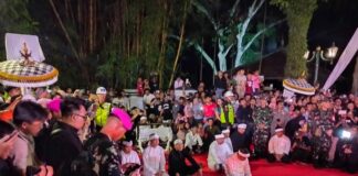 “Bapak Aing!” Ribuan Warga Bogor Meriahkan Kirab Mahkota Binokasih di Batutulis “Bapak Aing!” Ribuan Warga Bogor Meriahkan Kirab Mahkota Binokasih di Batutulis