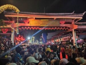 Tradisi dan Antusias Warga Warnai Kirab Mahkota Binokasih Bersama KDM di Bogor
