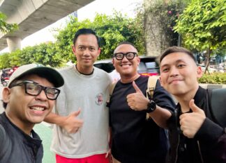 Humanis dan Humble, AHY Berhenti Sejenak Demi Foto Bersama Warga di Jalur Pedestrian Humanis dan Humble, AHY Berhenti Sejenak Demi Foto Bersama Warga di Jalur Pedestrian