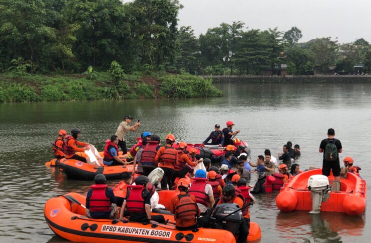 Pemkab Bogor Bergerak! Ratusan Kilogram Ikan Sapu-Sapu Ditangkap di Cibinong Pemkab Bogor Bergerak! Ratusan Kilogram Ikan Sapu-Sapu Ditangkap di Cibinong