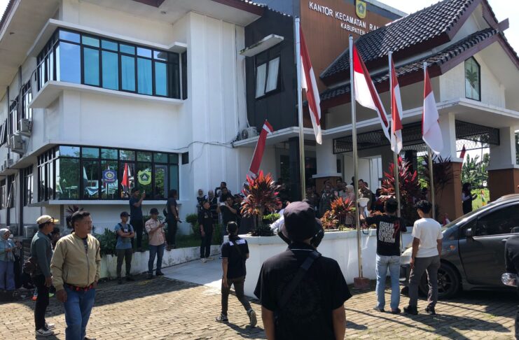 Kepala SMPN 1 Rancabungur Bantah Tuduhan Pungli dan Intimidasi Siswa Kepala SMPN 1 Rancabungur Bantah Tuduhan Pungli dan Intimidasi Siswa