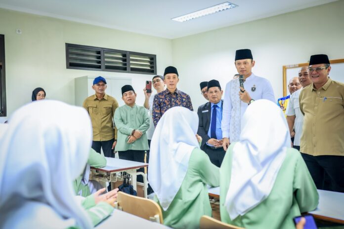 AHY Apresiasi Renovasi MTsN 1 Kota Bogor, Dorong Lahirnya SDM Unggul Berkarakter AHY Apresiasi Renovasi MTsN 1 Kota Bogor, Dorong Lahirnya SDM Unggul Berkarakter