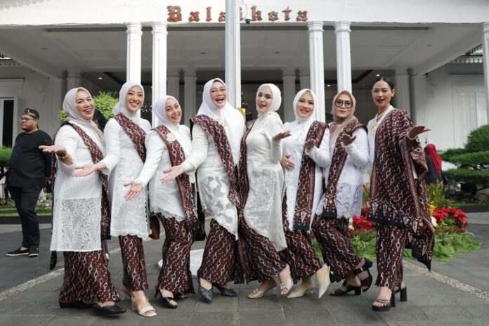 Batik Rereng Kujang Warnai HJB ke-544, Simbol Kebangkitan dan Kebanggaan Kota Bogor Batik Rereng Kujang Warnai HJB ke-544, Simbol Kebangkitan dan Kebanggaan Kota Bogor