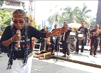 Lagu Ciliwung Menggema di Tugu Kujang, KPJ Bogor Soroti Isu Lingkungan Lagu Ciliwung Menggema di Tugu Kujang, KPJ Bogor Soroti Isu Lingkungan