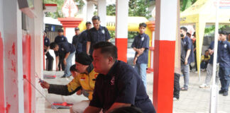 HUT Ke-8 Maxim Indonesia Diisi Aksi Sosial, Cat Sekolah hingga Mengajar Bahasa Inggris HUT Ke-8 Maxim Indonesia Diisi Aksi Sosial, Cat Sekolah hingga Mengajar Bahasa Inggris