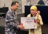 Kiprah di Bidang Literasi dan Edukasi, Halimah Munawir Dianugerahi Penghargaan Inovator Kiprah di Bidang Literasi dan Edukasi, Halimah Munawir Dianugerahi Penghargaan Inovator