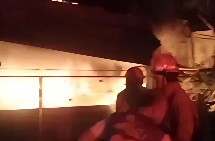 Rumah di Citeureup Bogor Terbakar Saat Ditinggal Pemilik, Diduga Akibat Korsleting Listrik Rumah di Citeureup Bogor Terbakar Saat Ditinggal Pemilik, Diduga Akibat Korsleting Listrik