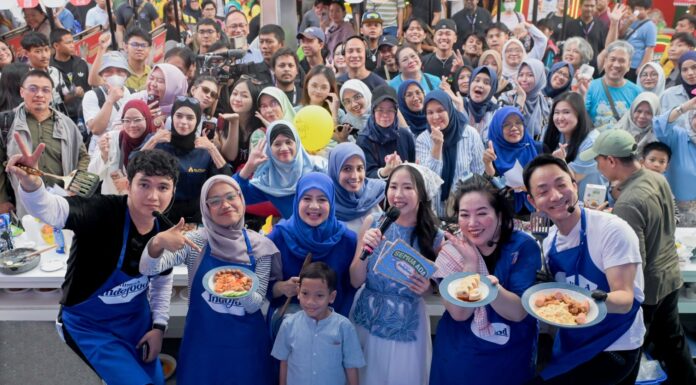 Seru dan Penuh Kejutan! Aldi Taher Beradu Masak dengan Chef Profesional di Rumah Indofood Seru dan Penuh Kejutan! Aldi Taher Beradu Masak dengan Chef Profesional di Rumah Indofood
