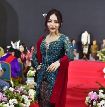 Oshin Mega Bintang Gaungkan Identitas Budaya Lewat Parade 1.000 Profesi Berkebaya Oshin Mega Bintang Gaungkan Identitas Budaya Lewat Parade 1.000 Profesi Berkebaya