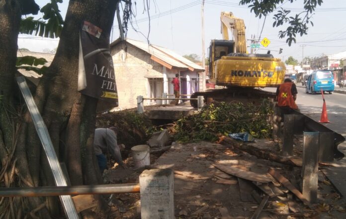 Pemkab Bogor Lanjutkan Normalisasi Kali Angke I di Kemang, Tingkatkan Kapasitas Sungai untuk Kurangi Risiko Banjir Pemkab Bogor Lanjutkan Normalisasi Kali Angke I di Kemang, Tingkatkan Kapasitas Sungai untuk Kurangi Risiko Banjir