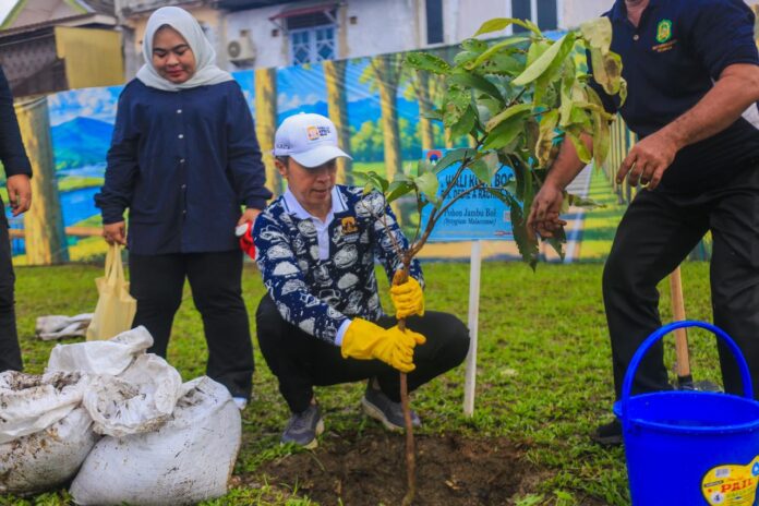 Pemkot Bogor Perkuat Komitmen Hijau, Dedie Rachim Ikut Tanam Pohon di Medan Pemkot Bogor Perkuat Komitmen Hijau, Dedie Rachim Ikut Tanam Pohon di Medan