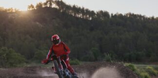 Ducati Desmo450 EDS Resmi Meluncur, Motor Enduro Pertama Ducati dengan Teknologi Desmodromic Ducati Desmo450 EDS Resmi Meluncur, Motor Enduro Pertama Ducati dengan Teknologi Desmodromic