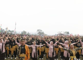 Festival Ciomas Ngabring 2026 Meriah, Ribuan Warga Tampilkan Tari Kolosal Festival Ciomas Ngabring 2026 Meriah, Ribuan Warga Tampilkan Tari Kolosal