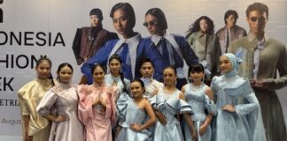 Usia 10 Tahun, Queenera Vienata Halim Lubis Raih Sorotan di Indonesia Fashion Week 2026 Usia 10 Tahun, Queenera Vienata Halim Lubis Raih Sorotan di Indonesia Fashion Week 2026