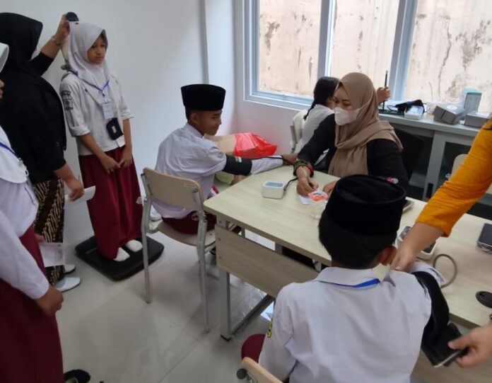 100 Siswa Sekolah Rakyat di Kabupaten Bogor Ikuti Cek Kesehatan Gratis 100 Siswa Sekolah Rakyat di Kabupaten Bogor Ikuti Cek Kesehatan Gratis