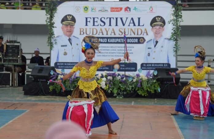 Festival Budaya Sunda Satukan Ribuan Guru PAUD, Perkuat Wajib Belajar 13 Tahun dan Pelestarian Budaya
