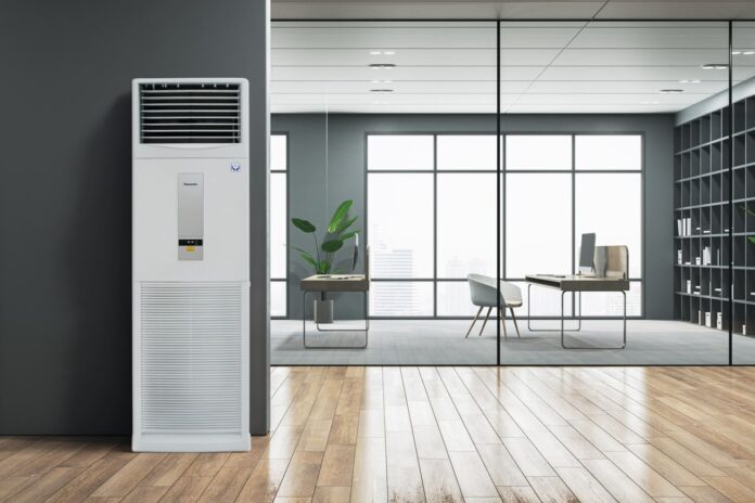 Panasonic Produksi Lokal AC Floor Standing PB5 Series, Kantongi Sertifikasi TKDN dan Gunakan Refrigeran R32