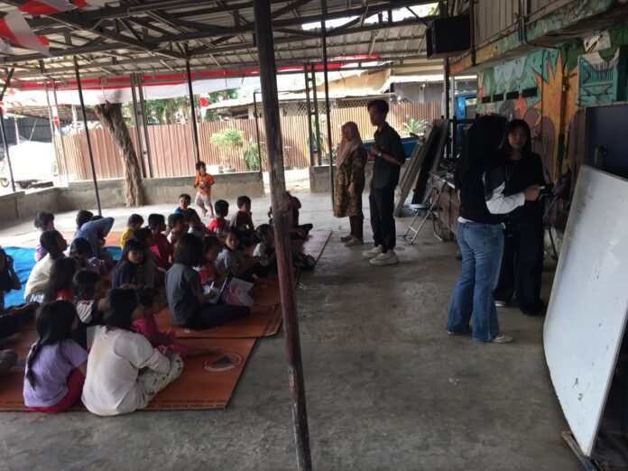Puluhan Anak Antusias Kenal Budaya Nusantara Bersama Rumah Belajar August Hamonangan Puluhan Anak Antusias Kenal Budaya Nusantara Bersama Rumah Belajar August Hamonangan