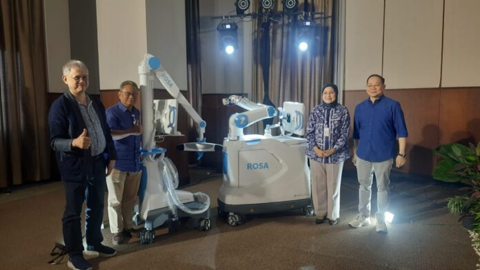 Teknologi ROSA Diperkenalkan di RS Premier Bintaro, Bantu Dokter Tangani Operasi Lutut