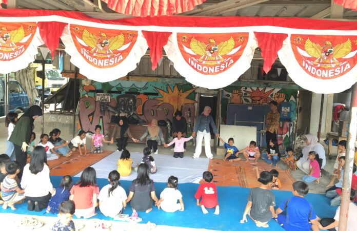 Yayasan Hati Kita Serupa Kembali Hadir di Lapak Pemulung Pancoran Buntu II, Buka Ruang Belajar bagi Anak Yayasan Hati Kita Serupa Kembali Hadir di Lapak Pemulung Pancoran Buntu II, Buka Ruang Belajar bagi Anak