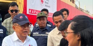 UNIQLO Salurkan Bantuan Rp750 Juta untuk Warga Terdampak Gempa Flores dan Kebakaran Lombok UNIQLO Salurkan Bantuan Rp750 Juta untuk Warga Terdampak Gempa Flores dan Kebakaran Lombok