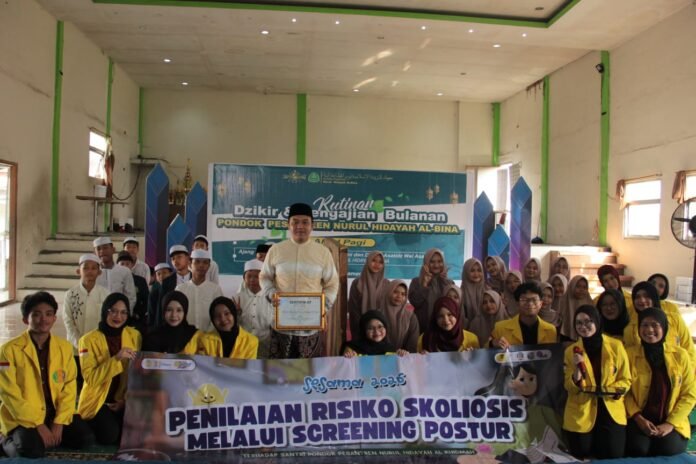 HIMAFIS UI Ajak Santri Kenali Skoliosis Sejak Dini dan Peduli Kesehatan Tulang Belakang