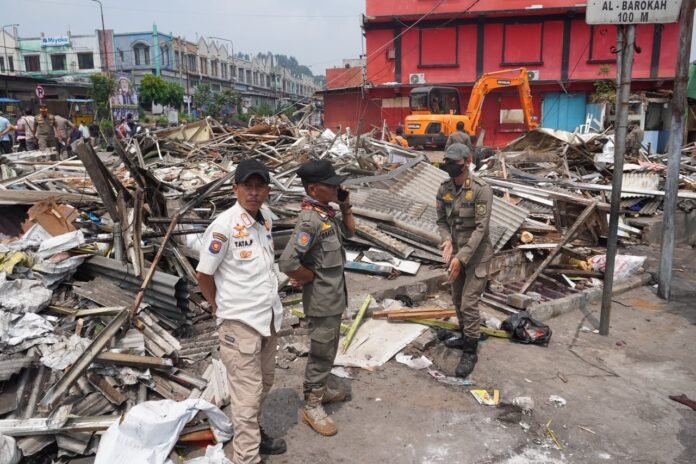 Pemkab Bogor Tertibkan Bangunan Tanpa Izin dan PKL di Pasar Cisarua