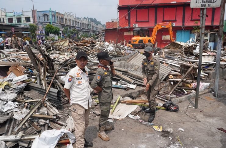 Pemkab Bogor Tertibkan Bangunan Tanpa Izin dan PKL di Pasar Cisarua Pemkab Bogor Tertibkan Bangunan Tanpa Izin dan PKL di Pasar Cisarua